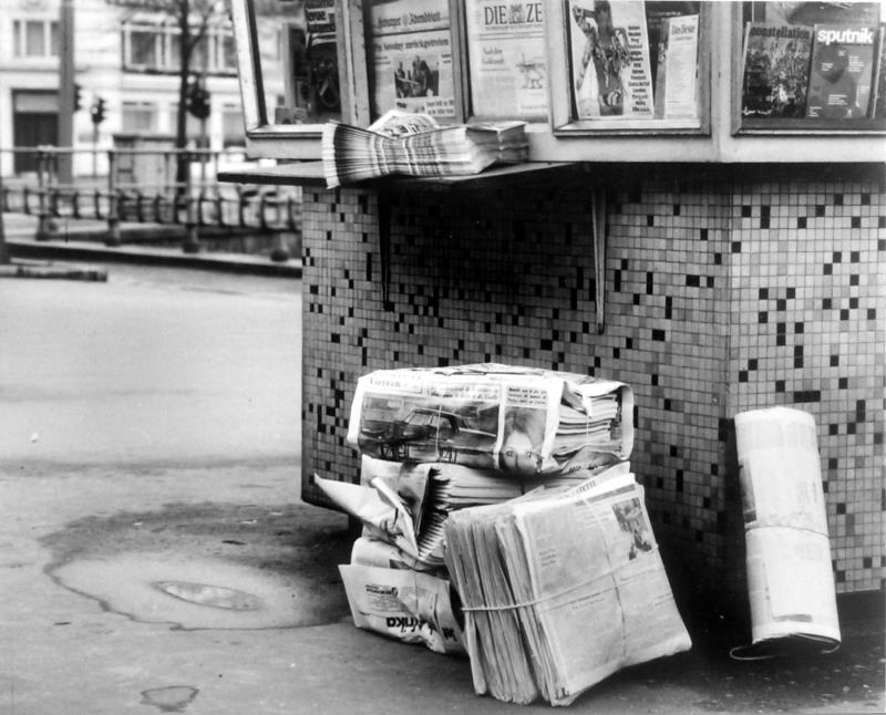 hamburg-jungfernstieg-zeitungsstand-1968