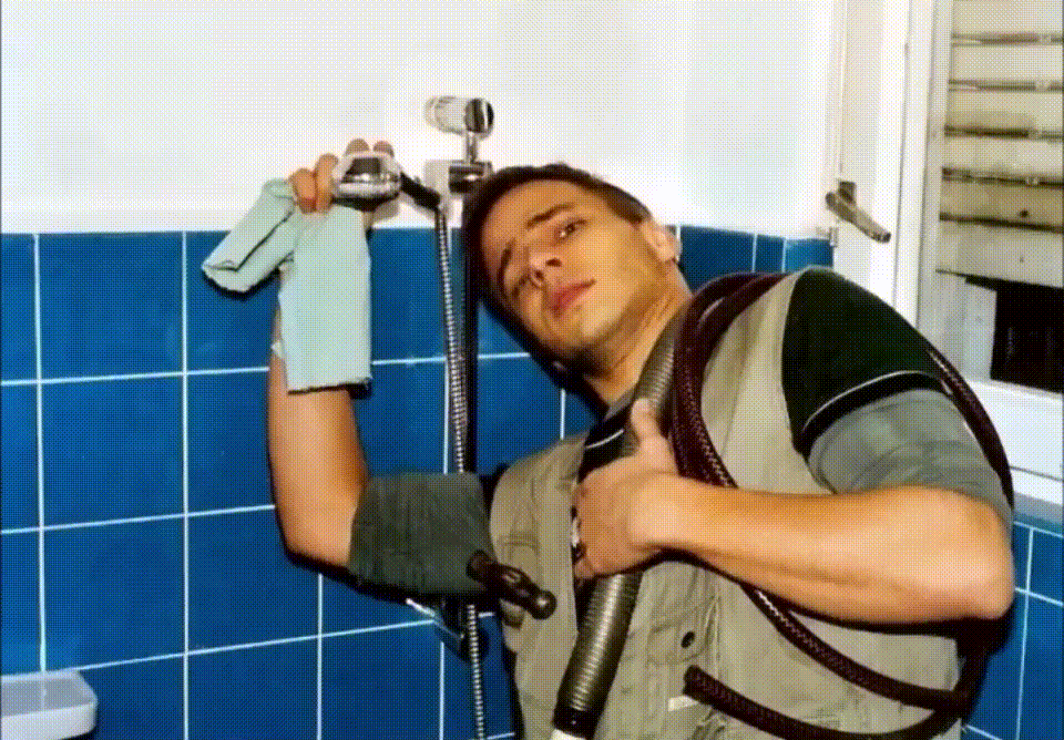 Leo-Greller-Mediensatire (hier mit Tom Wlaschiha)