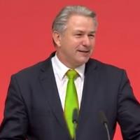 Als Brgermeister konnte er noch nicht genug Gutes fr Berlin tun, daher war er zustzlich auch noch Kultursenator: Klaus Wowereit